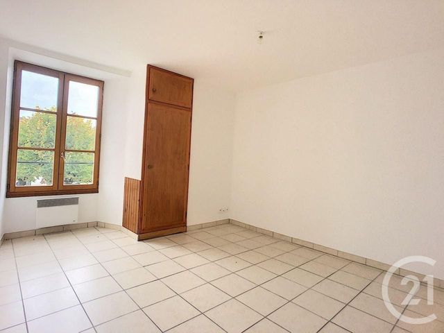 Appartement F2 à louer - 2 pièces - 46.6 m2 - CHAMPEAUX - 77 - ILE-DE-FRANCE - Century 21 Cerim